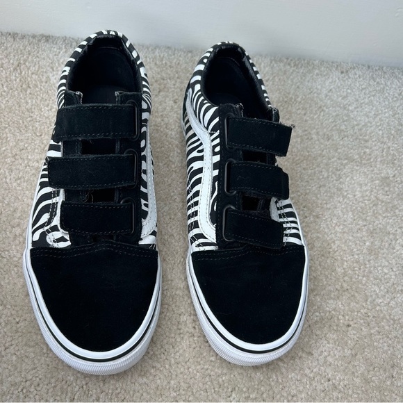 Vans Men 5.5/ women 7 Old Skool Classic Black and White zebra Sneakers - Picture 2 of 9